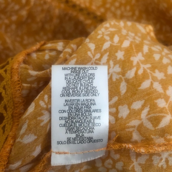 Democracy Women’s off-shoulder Pheasant Top - Picture 6 of 6